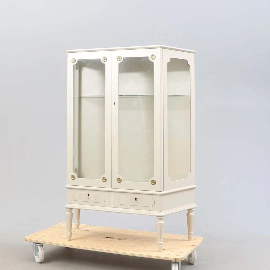 VITRINSKÅP, gustaviansk stil, 1900-tal. — Cupboards, Cabinets & Shelves — Gomér & Andersson Nyköping
