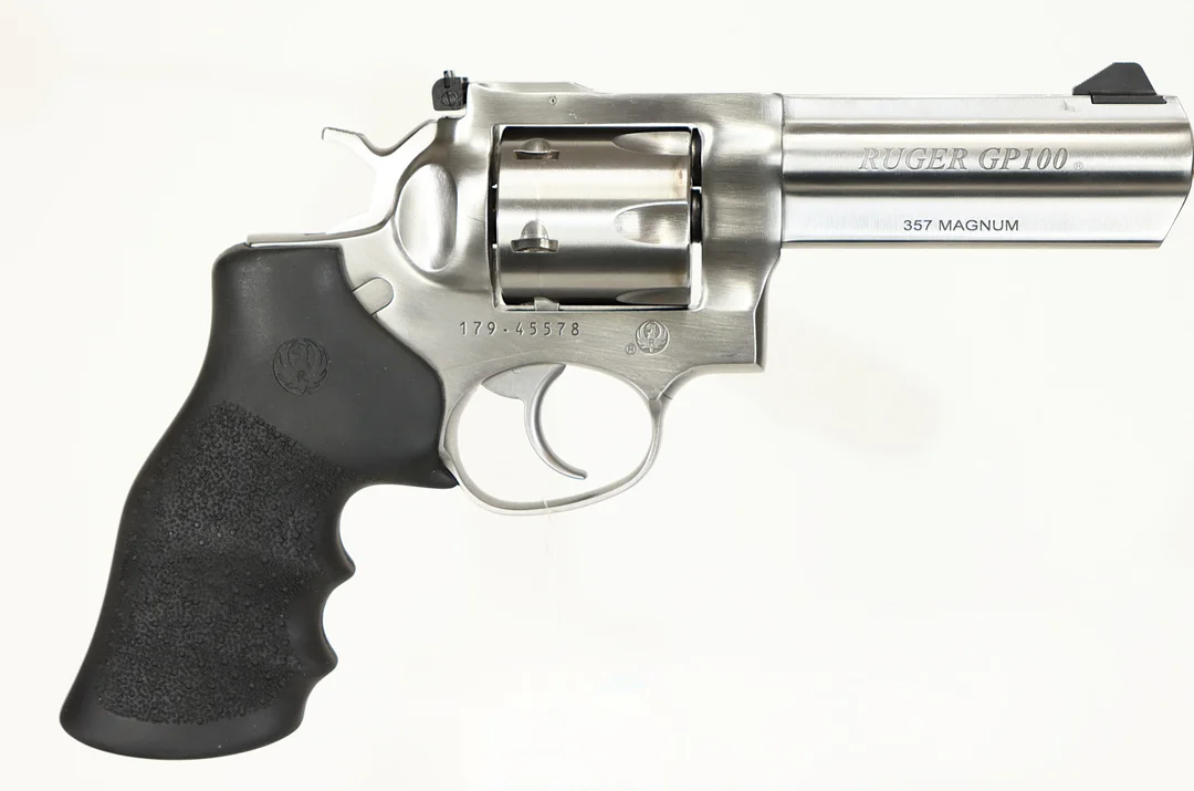 REVOLVER, fabrikat Ruger, modell GP100, kaliber .357 Magnum, tillv.nr 179-45578. — Revolvers — Walter Borg