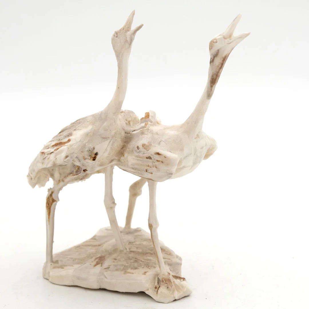 ERIK NORBERG. Skulptur, Hornarbete "Tranor" Signerad & daterad: 1987. — Sami Arts & Crafts — Norrlands Auktionsverk
