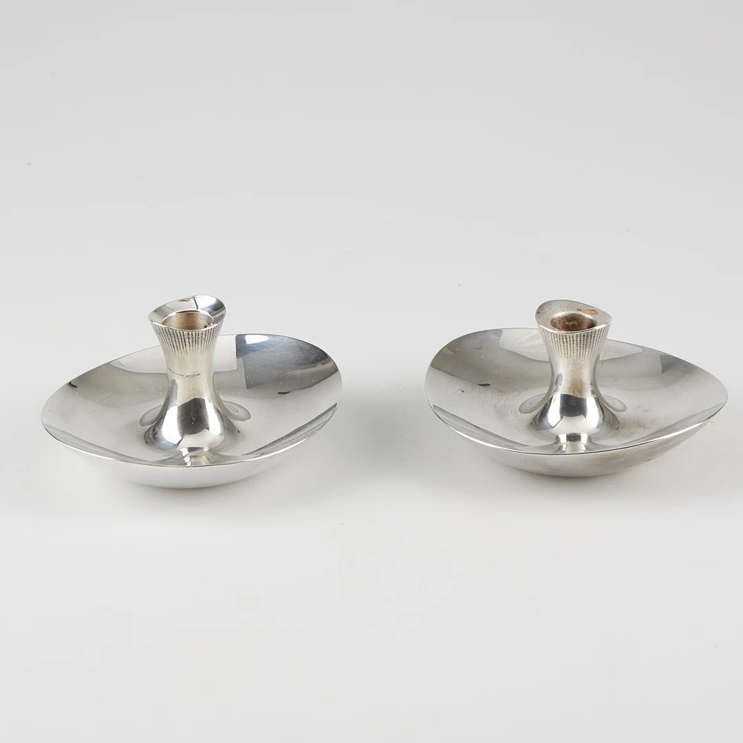 TAPIO WIRKKALA. LJUSSTAKAR, ett par, silver, Kultakeskus, Tavastehus 1968. — Silver — Stockholms Auktionsverk Helsinki