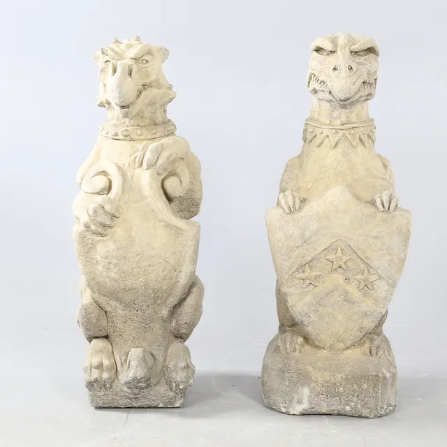 TRÄDGÅRDSSKULPTURER, Ett par Gargoyles.