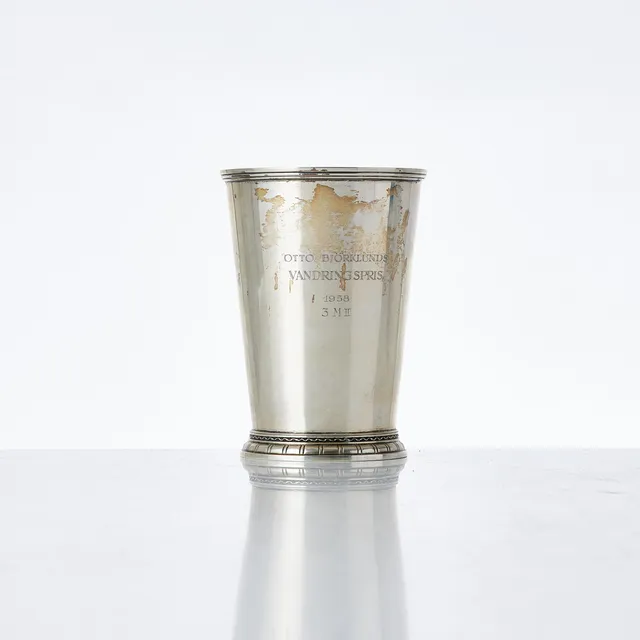ERIC RÅSTRÖM. Bägare, silver, cylindrisk form, signerad E Råström, Stockholm 1946.