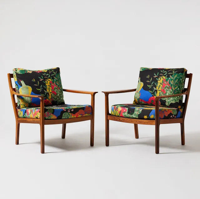 BRÖDERNA ANDERSSON. Fåtöljer, ett par, 1960-tal, palisander, klädda i Josef Frank-kretongen "Anakreon".