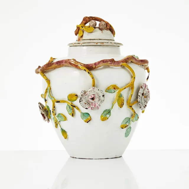 MARIEBERG. Urna, fajans, 1700-tal, signerad.