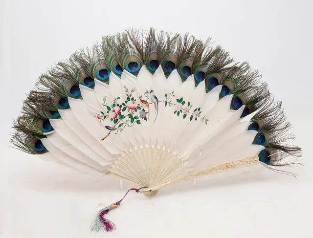 Chinese fan with painted feathers leaves, 19th Century.