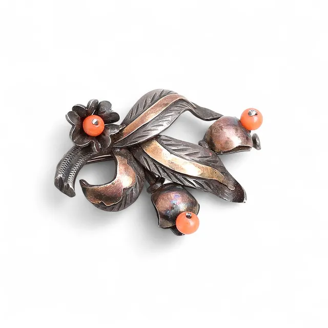 Silver floral brooch, circa 1930 - 1940.