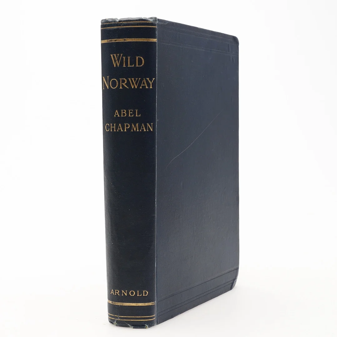 FLUGFISKE & JAKT. ABEL CHAPMAN'S WILD NORWAY WITH CHAPTERS ON SPITSBERGEN, DANMARK ETC 1897 MED 62 ILLUSTRATIONER. — Books — Crafoord Auktioner Lund