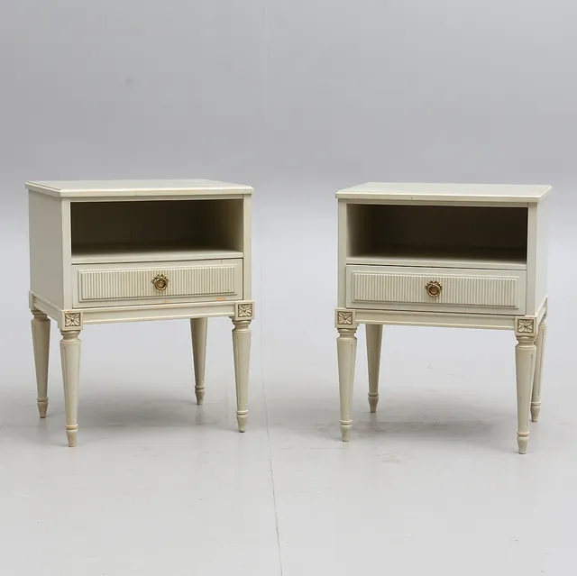 SÄNGBORD, ett par, gustaviansk stil 1900-tal.
