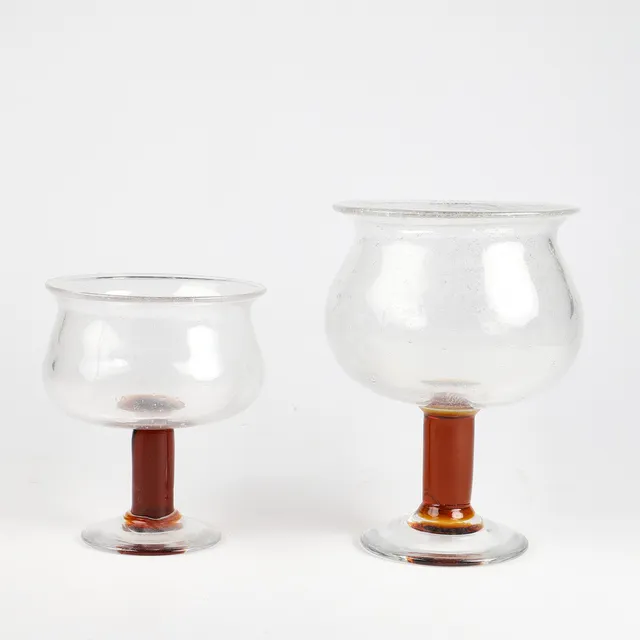 ERIK HÖGLUND. Skålar på fot, 2 stycken, glas.