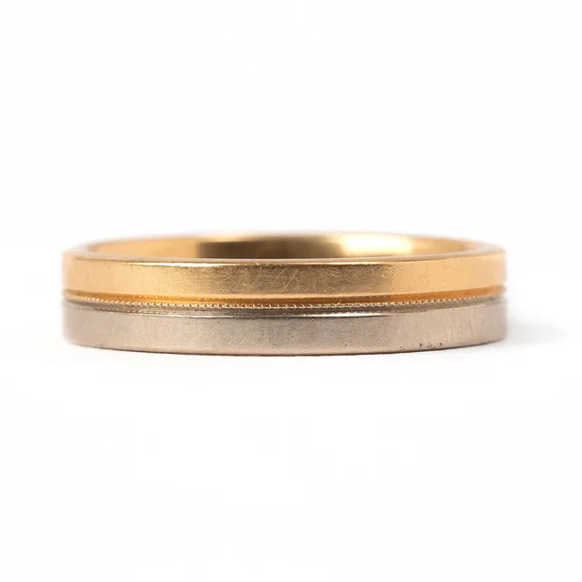 RING. 18K guld och vitguld, Schalins, Östersund.