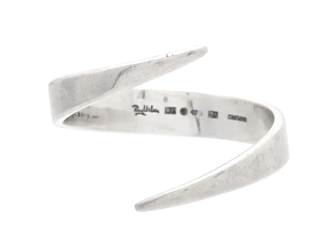 REY URBAN, armring, sterlingsilver, Stockholm 1964, diameter 70 mm, vikt 84,2 g. — Smycken/Armring — Kaplans