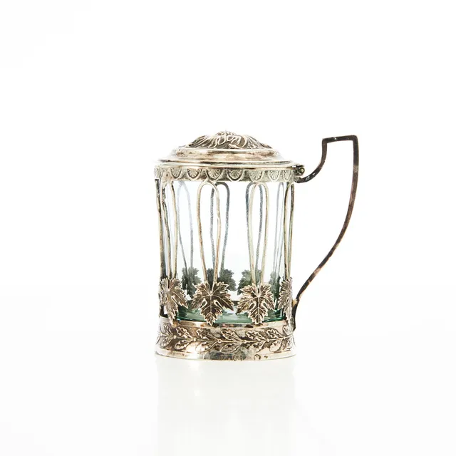 SENAPSKANNA, silver, Frankrike omkring 1800, lös glasinsats, punsad dekor, uppsvängd hänkel.