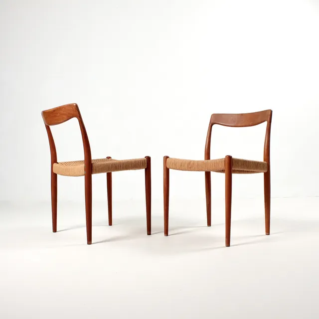 DÄNISCHER MÖBELARCHITEKT. Paar Teak Stühle der 1960er Jahre.