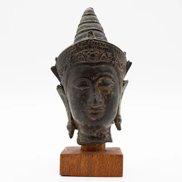 BURMESISCHER BRONZE-KOPF EINES GEKRÖNTEN BUDDHA, 18.–19. JH.