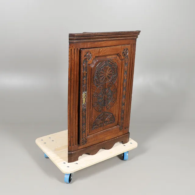 A 19TH CENTURY CARVED OAK HANGING CORNER CUPBOARD.