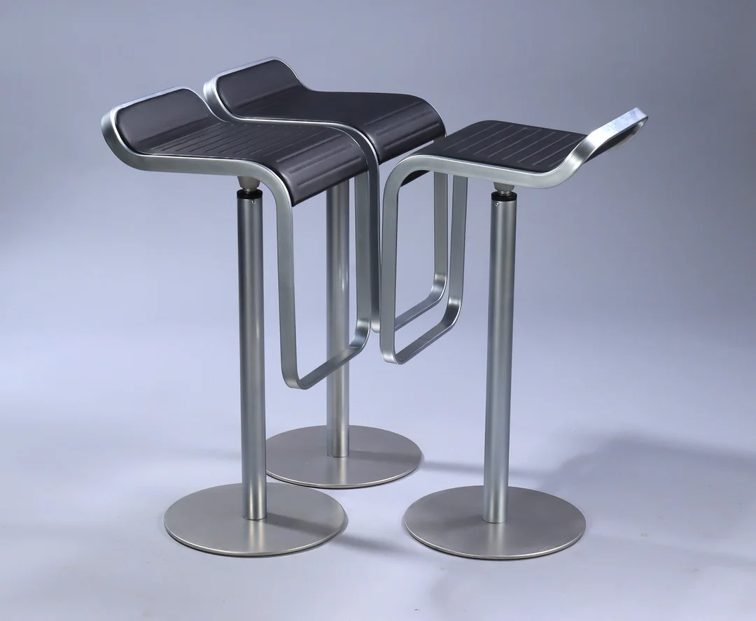 Shin & Tomoko Azumi. Et sæt på tre barstole, model LEM, returdrej (3) — Furniture/Chairs — Lauritz
