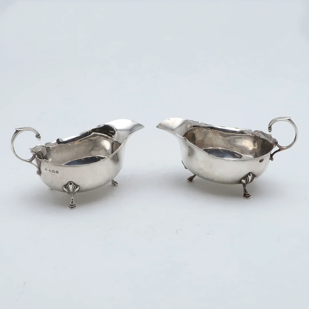 A PAIR OF EARLY 20TH CENTURY GEORGE V SILVER SAUCE BOATS. — Silver — Lawrences Auctioneers