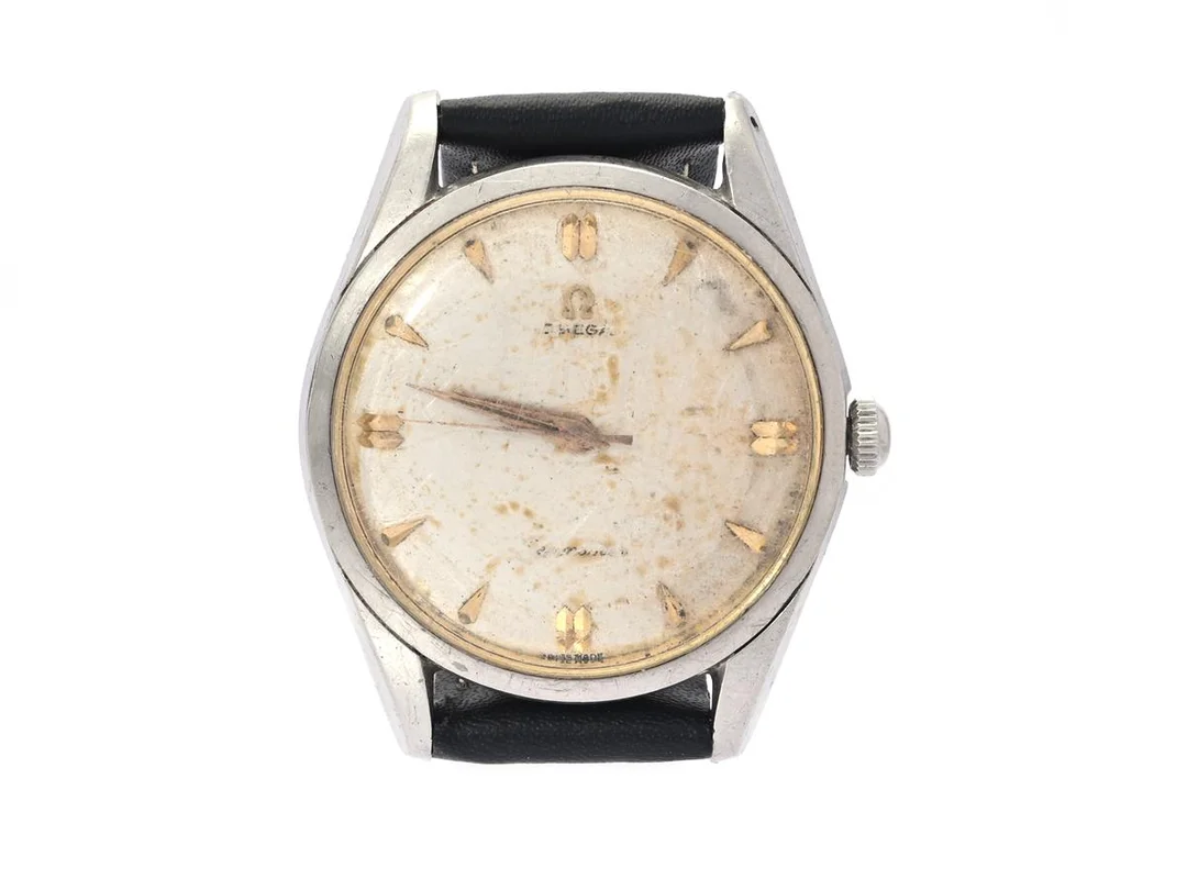 OMEGA, Seamaster, Cal 284, Serie nr. 15569999, Ref nr. CK 2938, Boett nr. 2938-1 SC, herrur, 36 mm, stål, manuell, plexiglas (skadat), skadad urtavla, defekt krona/ställmekanism, läderband, ca 1957. — Klockor/Omega — Kaplans