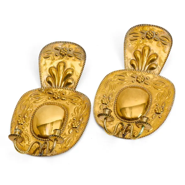 LJUSPLÅTAR, ett par, barockstil, 18/1900-tal, mässing, för två ljus vardera.