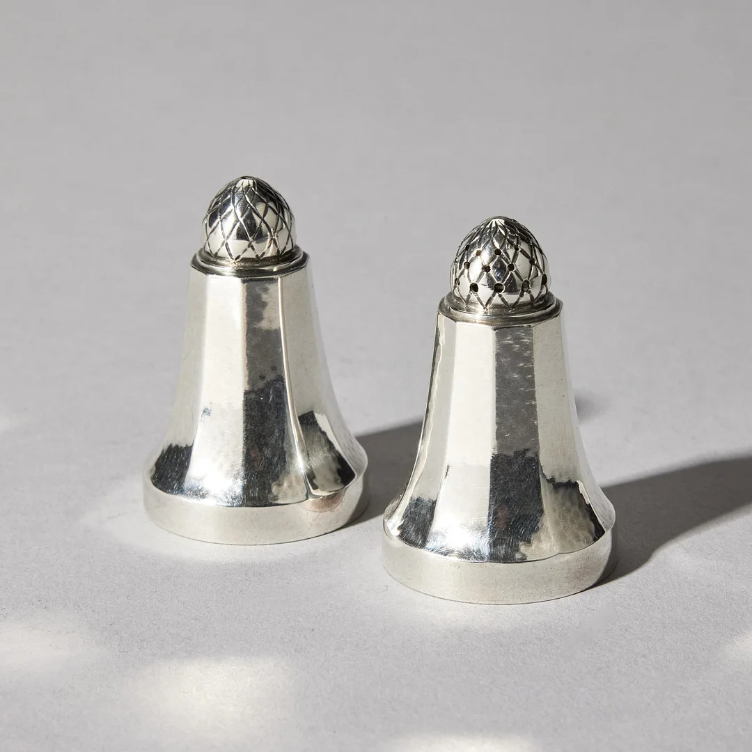 GEORG JENSEN. A pair of Georg Jensen sterling silver salt and pepper pots, Copenhagen after 1945. Model No. 423 B. — Silver — Stockholms Auktionsverk Fine Art