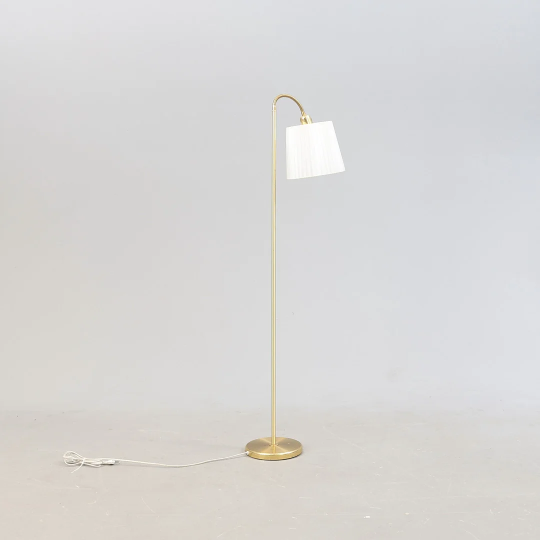 GOLVLAMPA, gulmetall, Armaturhantverk, 1900-tal. — Floor lights — Gomér & Andersson Nyköping