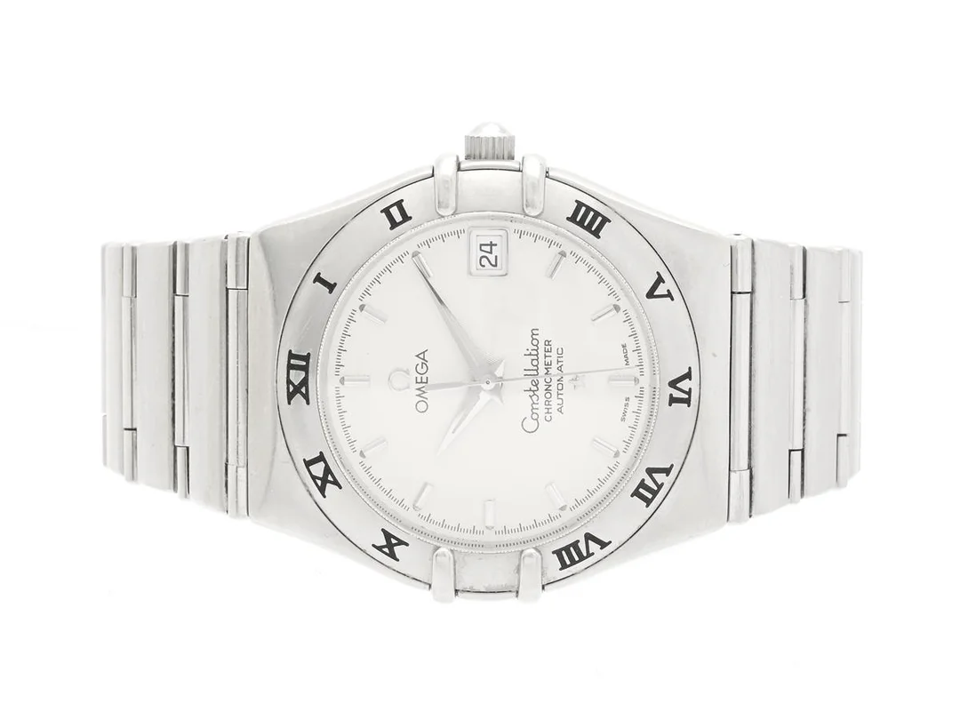 OMEGA, Constellation, Chronometer, Cal 1120, Verk nr. 60107018, Serie nr. 60107018, PIC nr. 1502.30.00, Ref nr. ST 368.1201, Boett nr. 368.1201, herrur, 35,5 mm, stål, automatisk, safirglas, datum, integrerad originallänk (170 mm), viklås, Ref nr. 1551/861, ca 2000, serviceetui. — Klockor/Omega — Kaplans