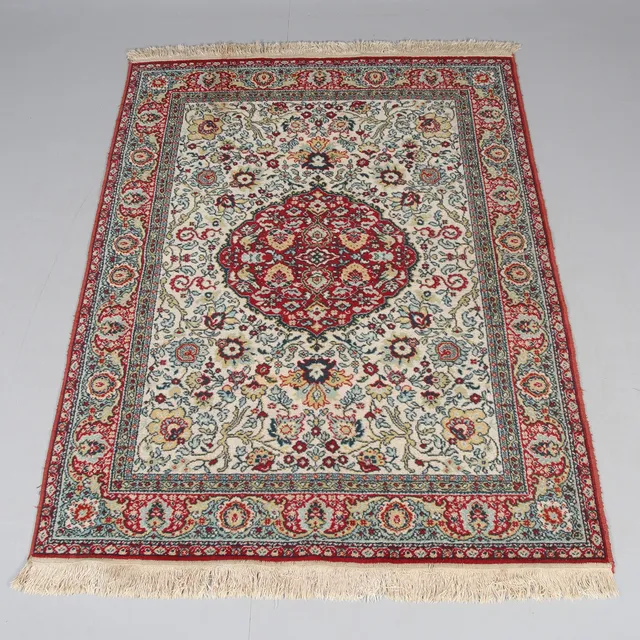 MATTA, orientaliskt stil, maskinvävd. Ca 140 x 170 cm.