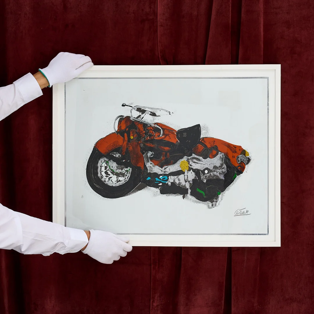 CÉSAR (César Baldaccini, Frankrike, 1921-1998), Compression de moto, 1972, signerad och numrerad 76/300, Edition marquer, screen-print. — Engravings & Prints — Crafoord Auktioner Stockholm