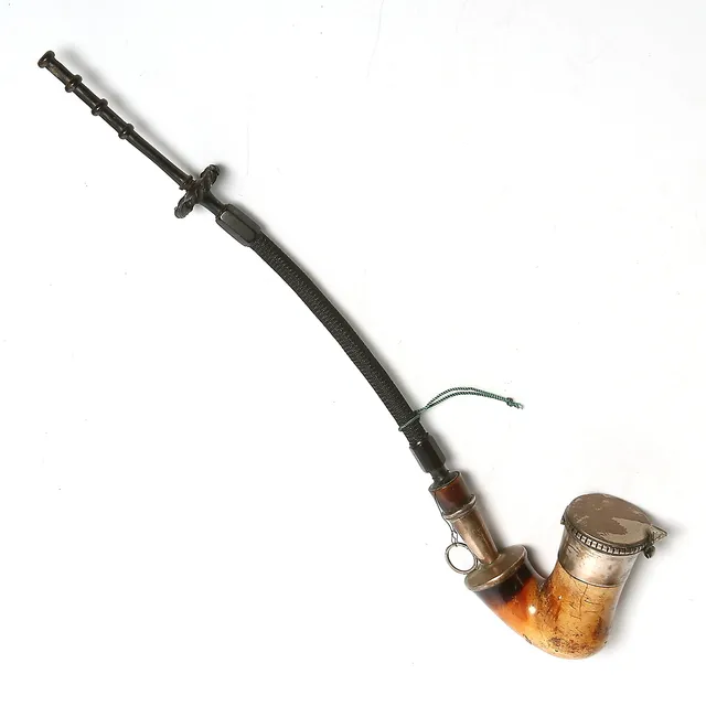 SJÖSKUMSPIPA, med silverbeslag, 1800-tal.