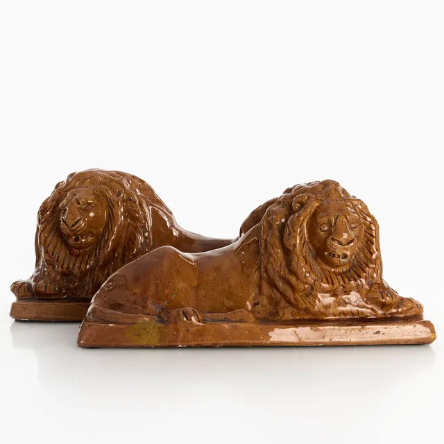 SKULPTURER, 1 par, lejon, 1800/1900, glaserad terrakotta.