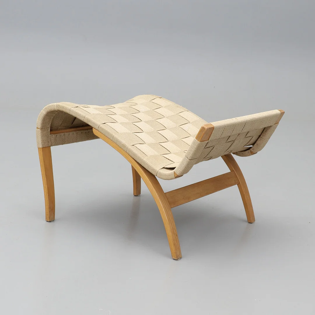 BRUNO MATHSSON. Fotpall, "Pernilla", Dux. — Armchairs & Chairs — Crafoord Auktioner Malmö