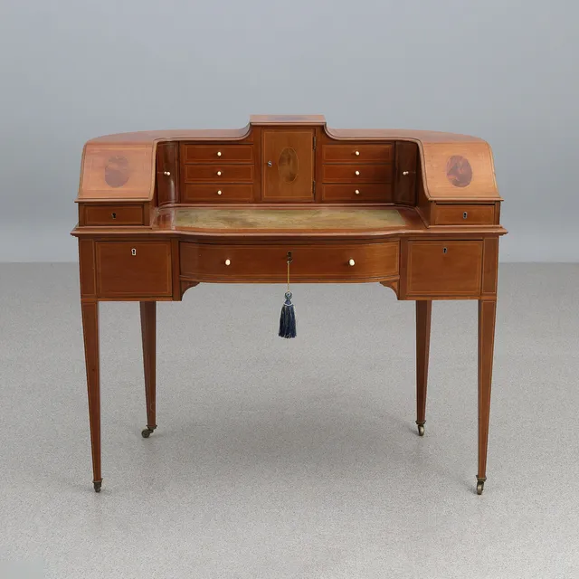 SKRIVBORD MED UPPSATS. Mahogny. 1900-talets första hälft.