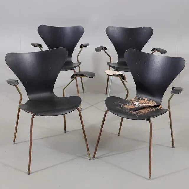ARNE JACOBSEN. Stolar, 4 st, "Sjuan", Fritz Hansen, 1900-talets andra hälft.