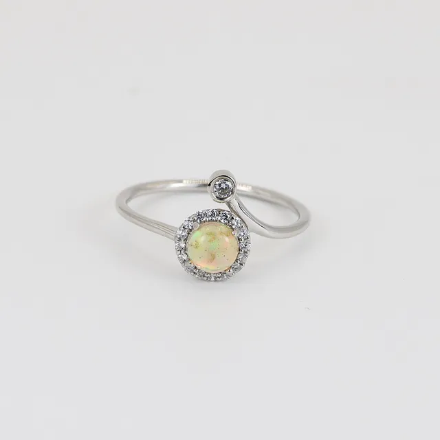 SILVER OPAL SET RING.