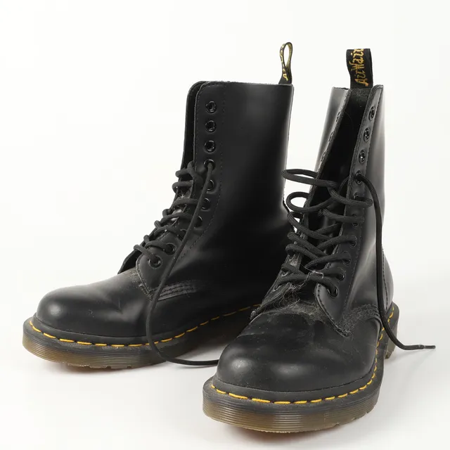 KÄNGOR, 1 par, svart skinn, Dr Martens.