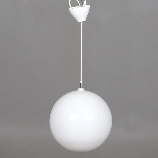 VILHELM WOHLERT. TAKLAMPA, Kupa i vitt glas, "Satellit" för LOUIS POULSEN.