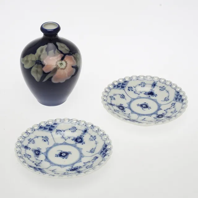 FAT, 2 st, "Musselmalet", samt VAS, porslin, Royal Copenhagen.