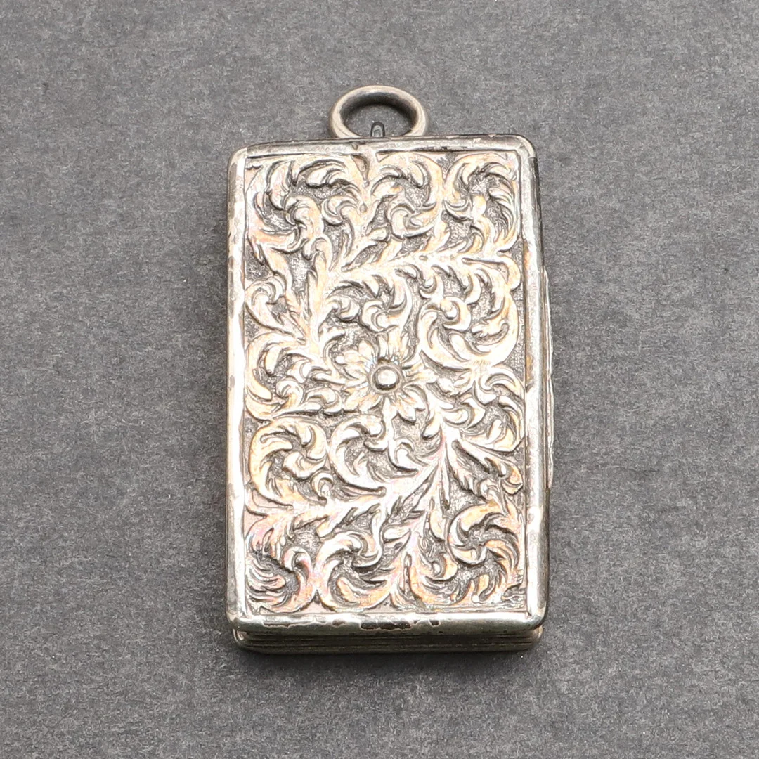 A GEORGE IV SILVER VINAIGRETTE. — Silver — Lawrences Auctioneers