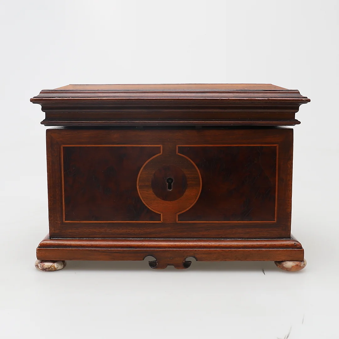 A BURR YEW AND PALMWOOD VENEERED STAINED HARDWOOD JEWELLERY CASKET. — Miscellaneous — Dreweatts Online