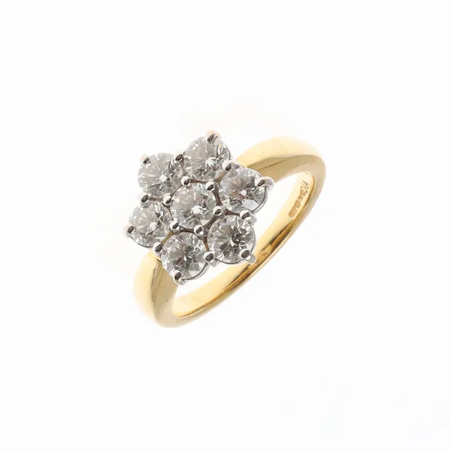 A DIAMOND CLUSTER RING.