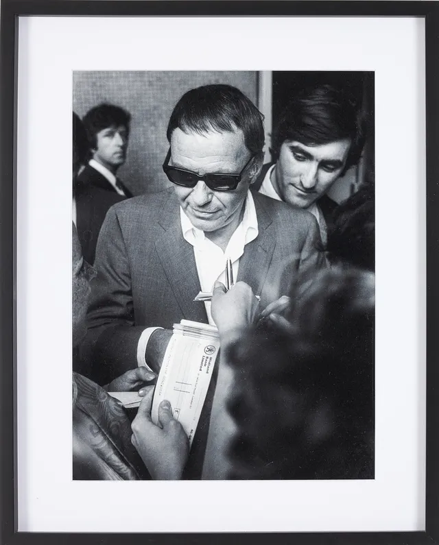 ROLF ADLERCREUTZ (SVERIGE, FÖDD 1945). "Frank Sinatra", London, 1970, archival pigment print, signerad och numrerad 1/20 á tergo.