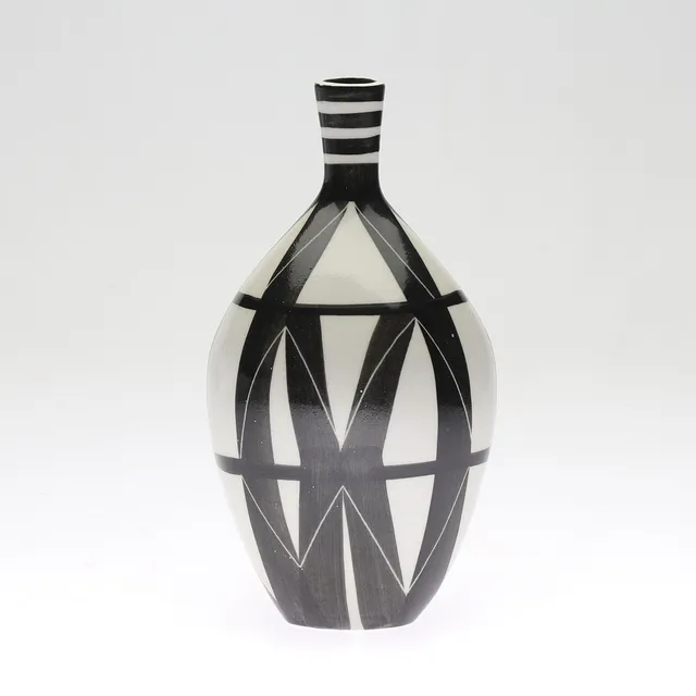 KARIN BJÖRQUIST. vas, porslin, "Diagonal", Gustavsberg Studio.