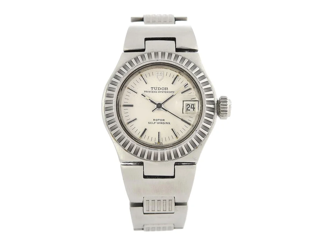 TUDOR, Princess Oysterdate (Swiss), Cal ETA 2671, Serie nr. 823650, Ref nr. 9313/0, damur, 26 mm, stål, automatisk, plexiglas, datum, omluminerade visare, skadad urtavla, integrerad originallänk, viklås, Ref nr. 7585, längd 140 mm, ca 1974. — Klockor/Tudor — Kaplans