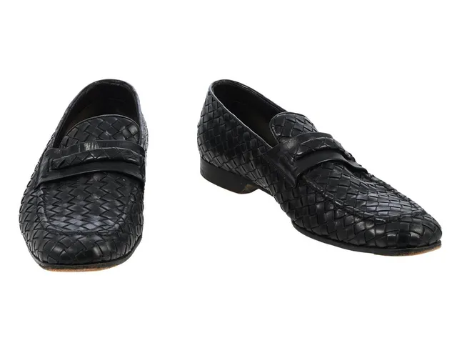 SKOR, BOTTEGA VENETA, Loafers, svart intrecciato läder, stl 43, bruksslitage.