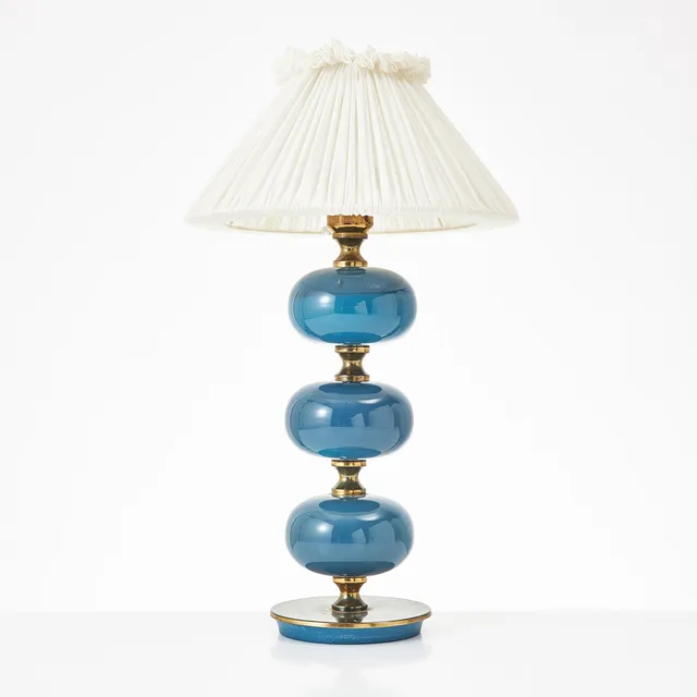 HENRIK BLOMQVIST. Bordslampa, AB Stilarmatur Tranås, 1900-talets senare hälft, glas och mässing.