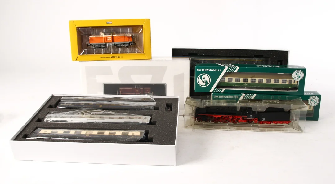 Märklin, Brawa, ESU and others Locomotives and carriages (8) — Hobby and collectibles/Toys — Lauritz