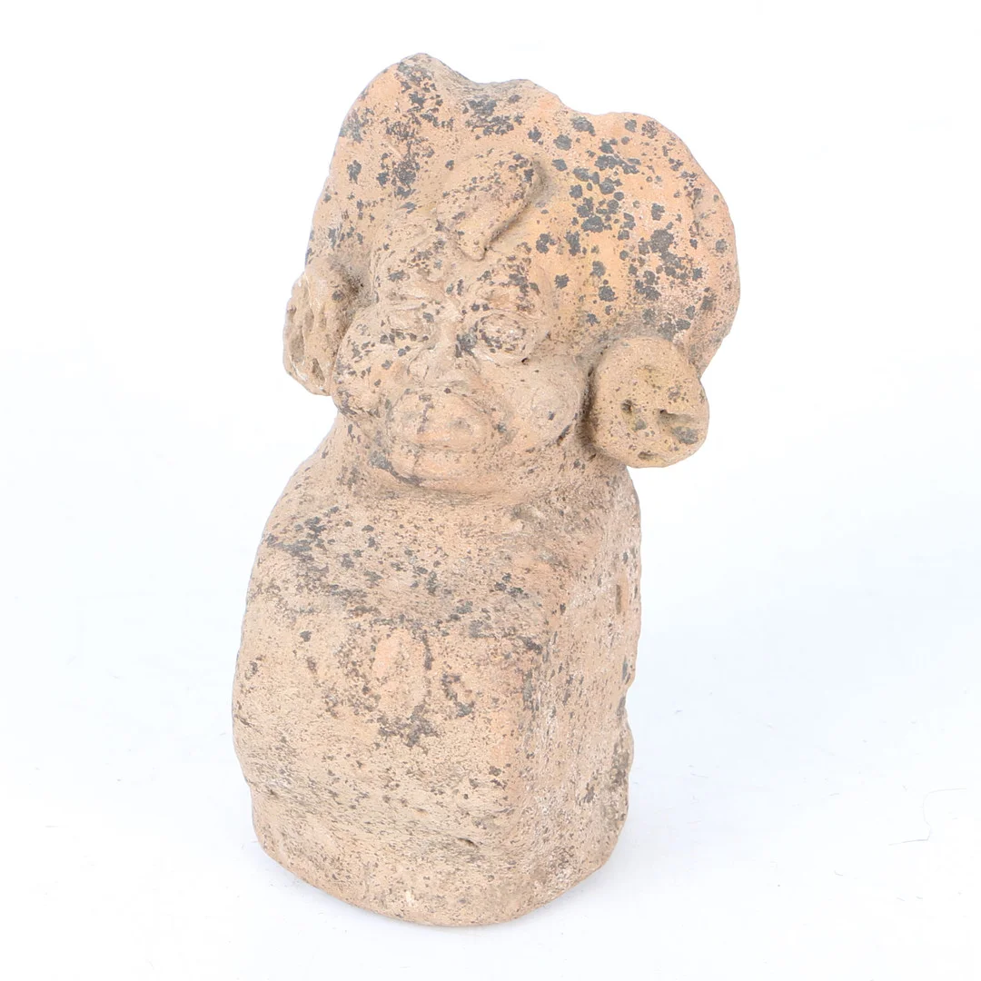 A PRE COLOMBIAN POTTERY FEMALE FIGURE, CIRCA 1450. — Rest of the world — Bishop & Miller