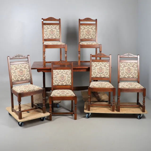 AN OAK REPRODUCTION DINING TABLE AND SIX CHAIRS.