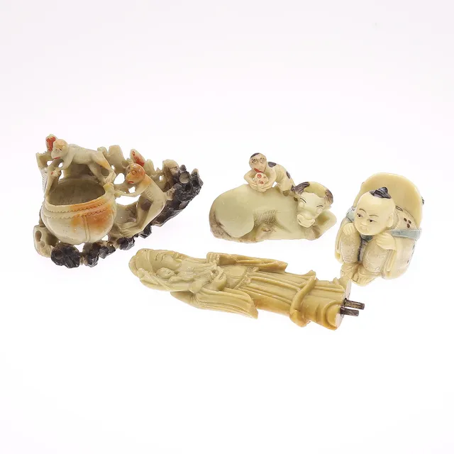 FIGURINER, 4 st, troligen jade/såpsten, Kina.