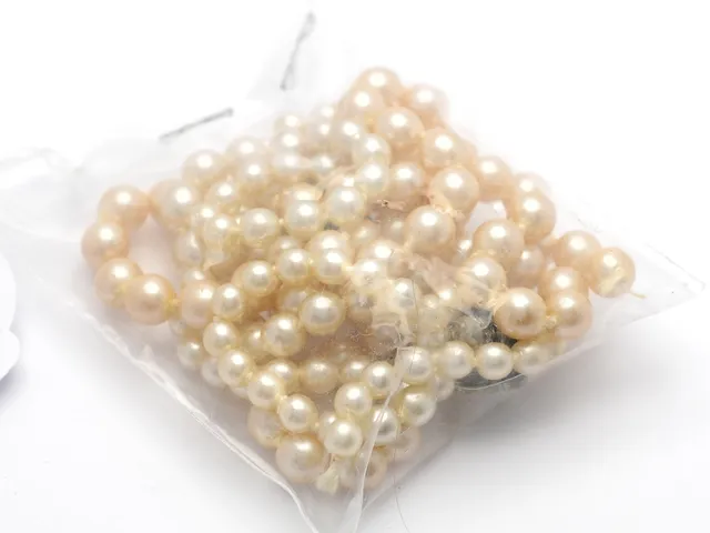 Plastpärlor skadat 47,6g